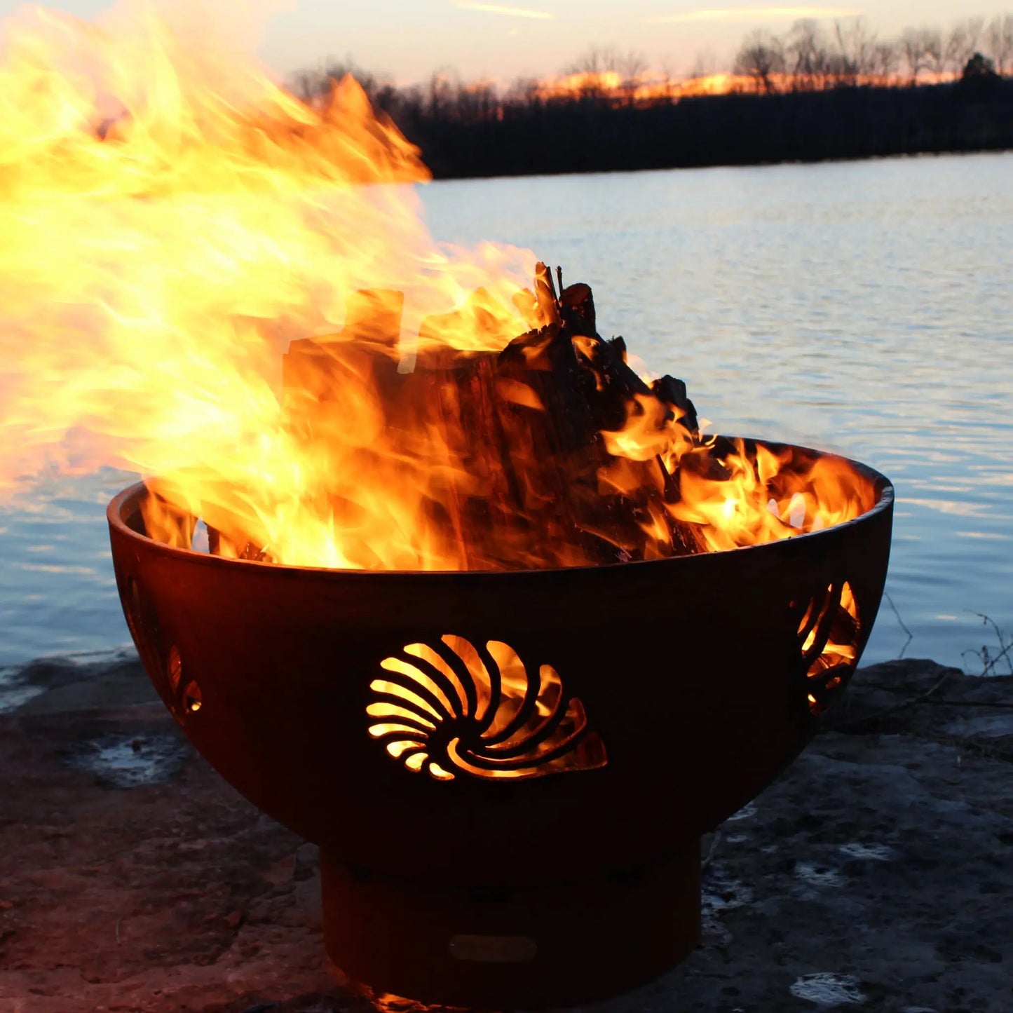 Fire Pit Art Beachcomber Steel Fire Pit – Conch Nautilus Scallop Shell Design Outdoor Fire Pit – Close-Up Detail
