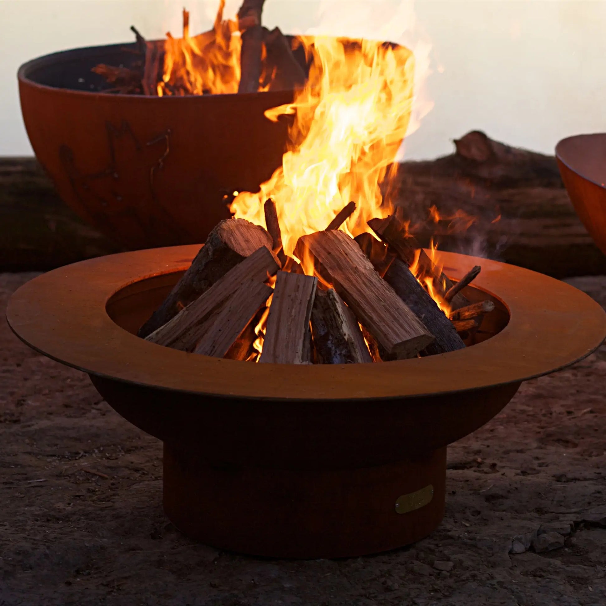 Fire Pit Art Saturn Steel Fire Pit With Lid – Planet Ring Design Outdoor Fire Pit – Lifestyle Outdoor Setting