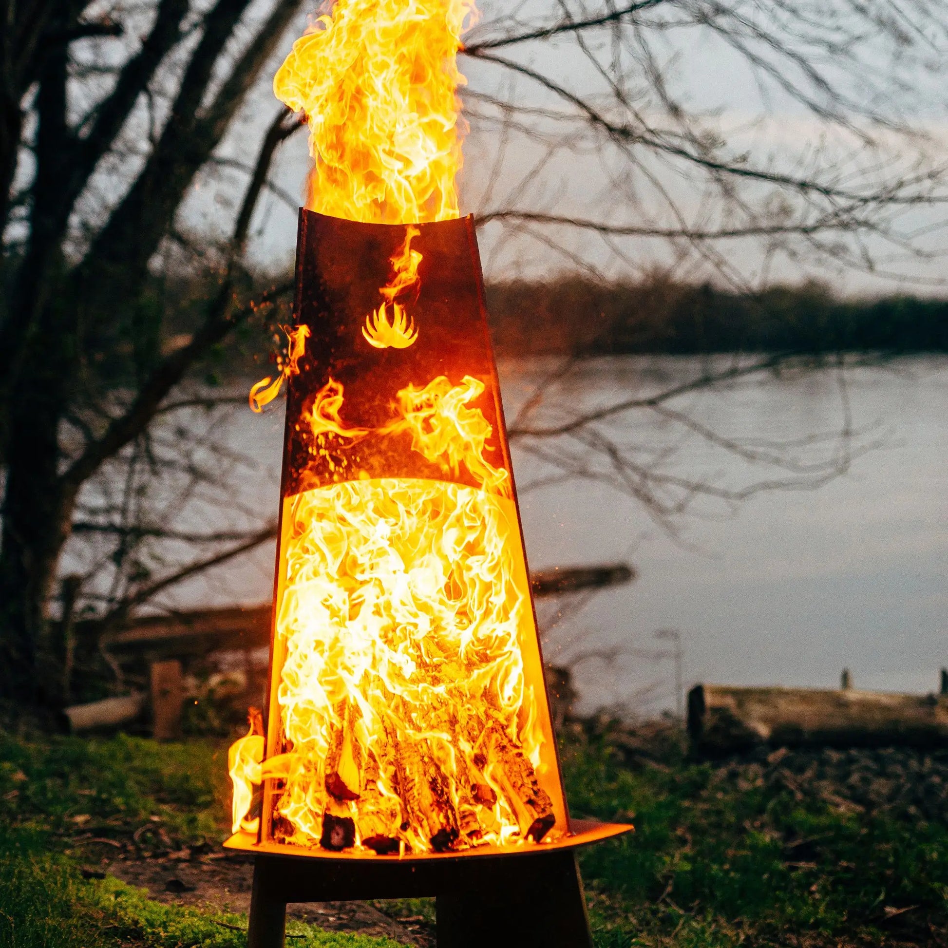 Fire Pit Art Vesuvius Wood Burning Fire Pit – Vertical Trilateral Steel Outdoor Fire Pit – Feature Detail